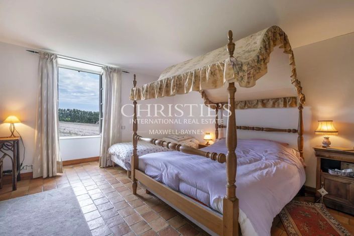 Image No.21-4 Bed House for sale