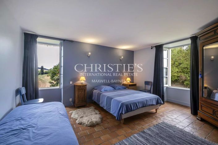 Image No.24-4 Bed House for sale