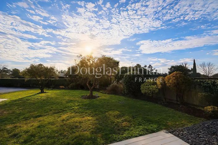 Image No.10-5 Bed House for sale