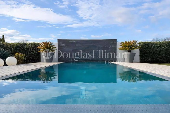 Image No.2-5 Bed House for sale