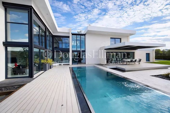 Image No.3-5 Bed House for sale