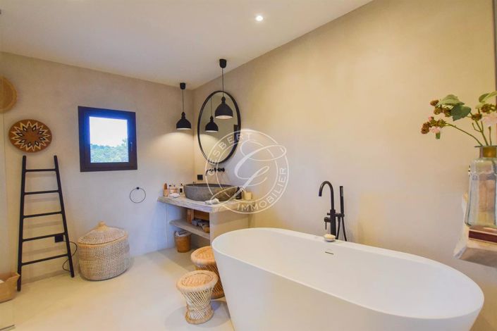 Image No.26-3 Bed House for sale