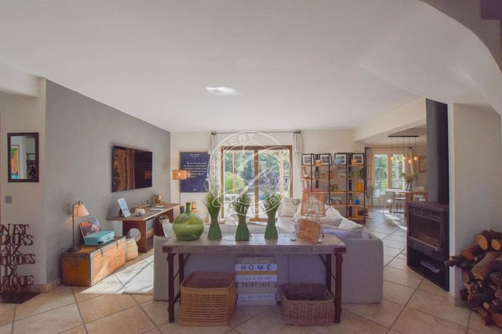 Image No.6-3 Bed House for sale