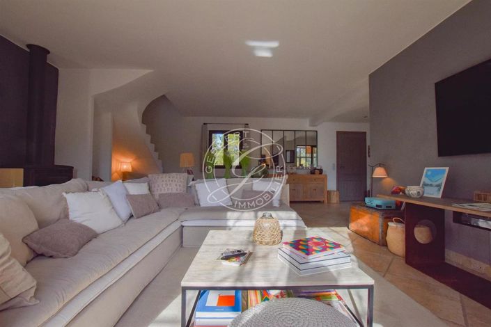 Image No.9-3 Bed House for sale