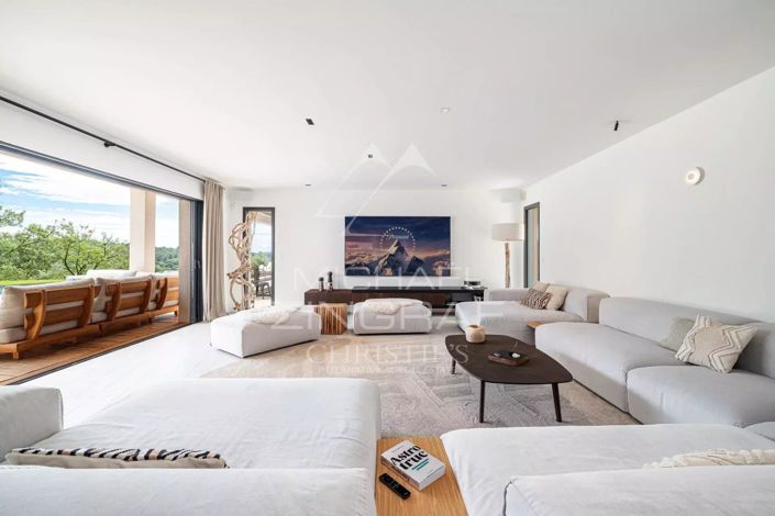 Image No.5-6 Bed House for sale