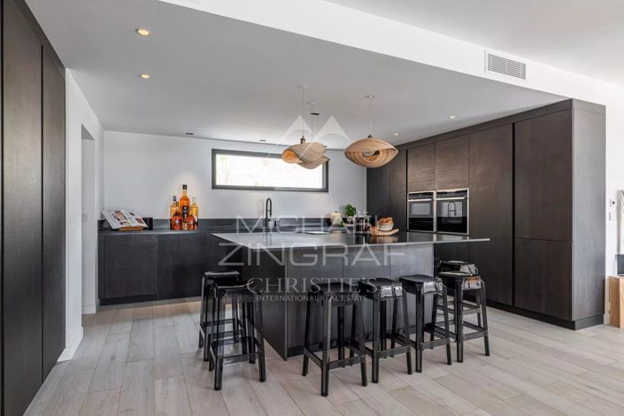 Image No.7-6 Bed House for sale