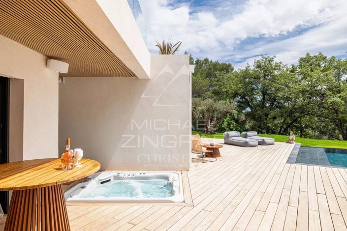 Image No.9-6 Bed House for sale