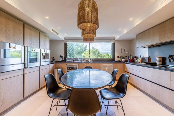 Image No.6-6 Bed House for sale