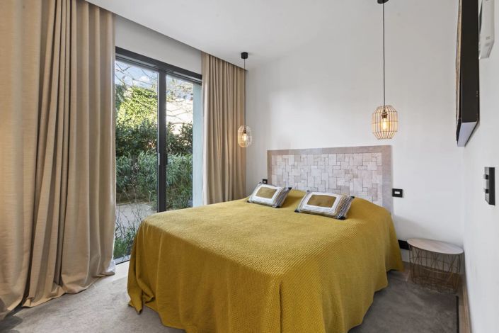 Image No.21-7 Bed House for sale