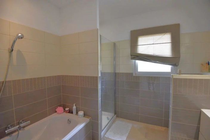 Image No.12-5 Bed House for sale