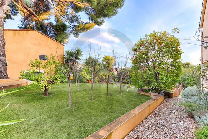 Image No.10-6 Bed House for sale