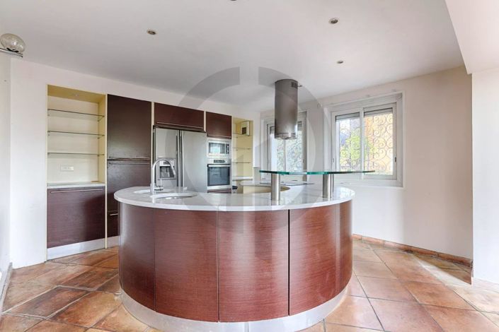 Image No.12-6 Bed House for sale