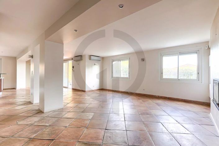 Image No.13-6 Bed House for sale