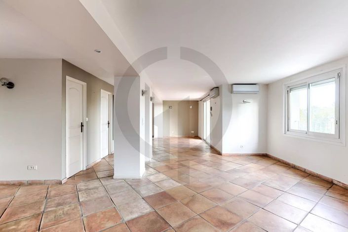 Image No.14-6 Bed House for sale