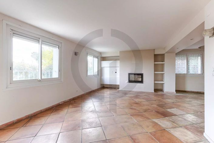 Image No.16-6 Bed House for sale