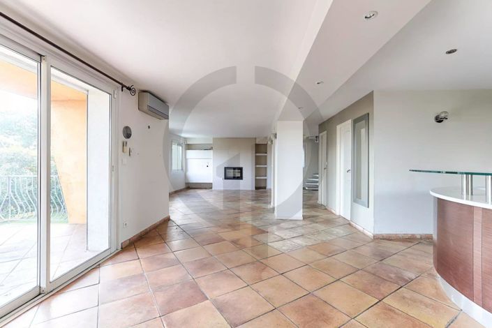 Image No.17-6 Bed House for sale