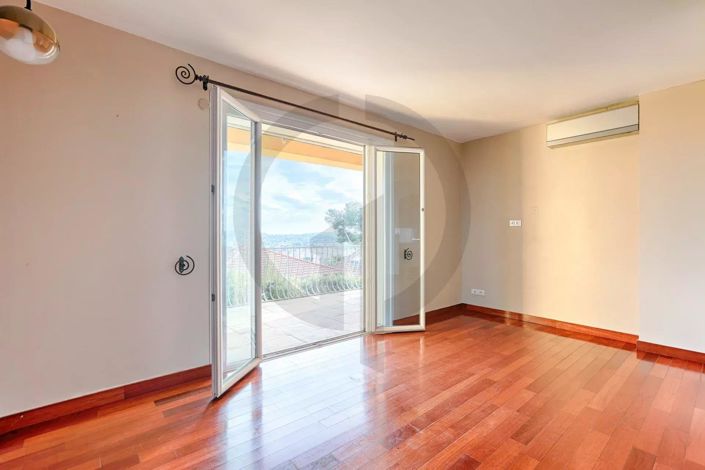 Image No.19-6 Bed House for sale