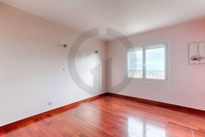 Image No.21-6 Bed House for sale