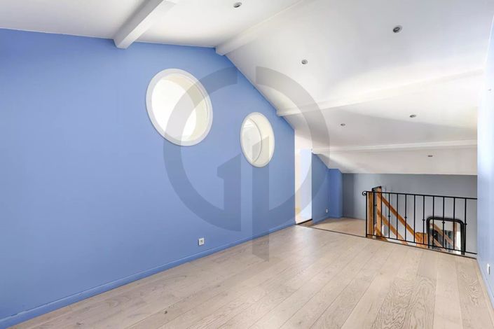 Image No.24-6 Bed House for sale