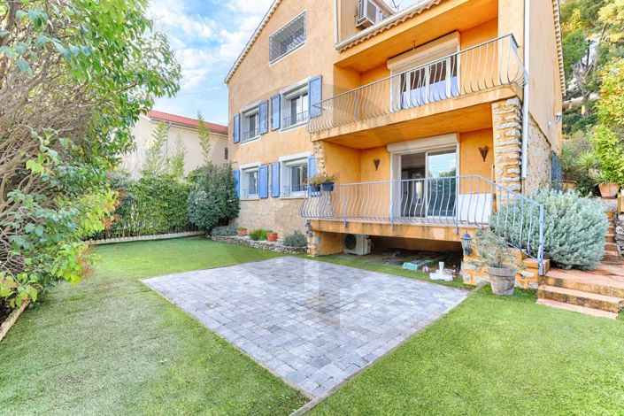 Image No.6-6 Bed House for sale