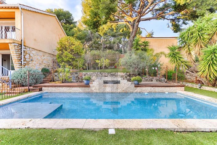 Image No.8-6 Bed House for sale