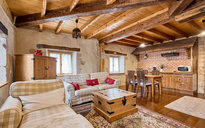 Image No.14-8 Bed Property for sale