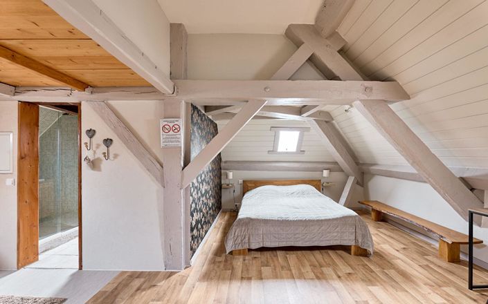 Image No.15-8 Bed Property for sale