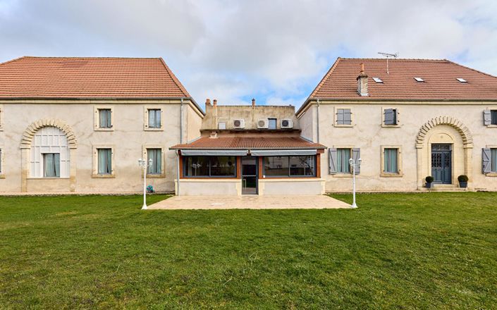 Image No.2-8 Bed Property for sale