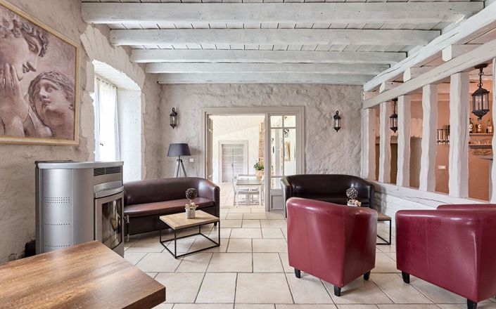 Image No.8-8 Bed Property for sale