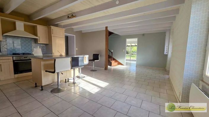 Image No.2-4 Bed House for sale