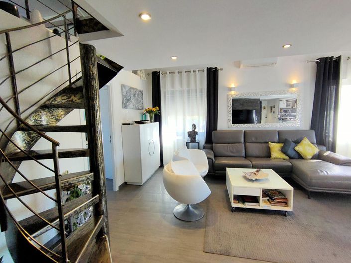 Image No.7-5 Bed House for sale