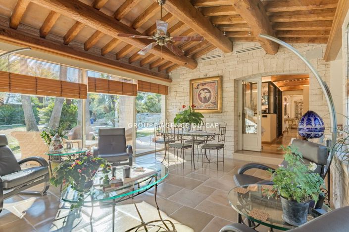 Image No.17-5 Bed Property for sale