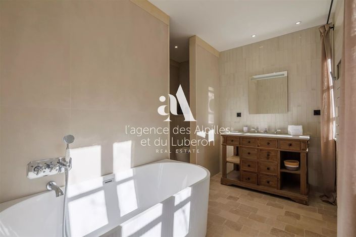 Image No.18-6 Bed House for sale