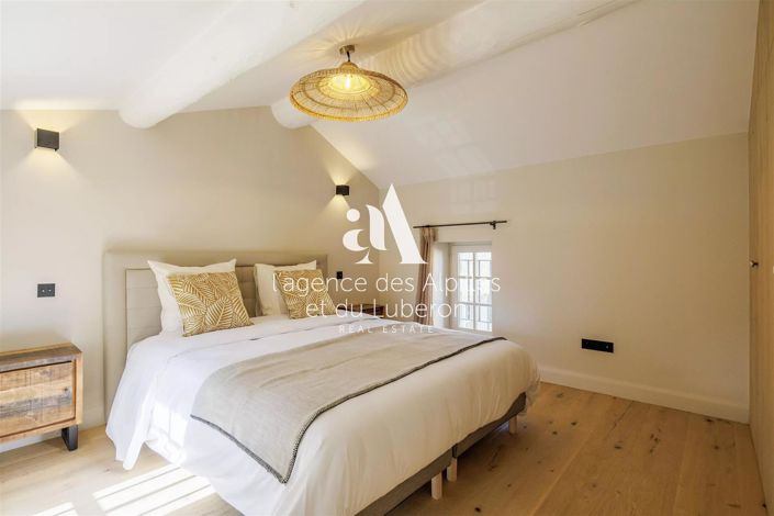 Image No.19-6 Bed House for sale