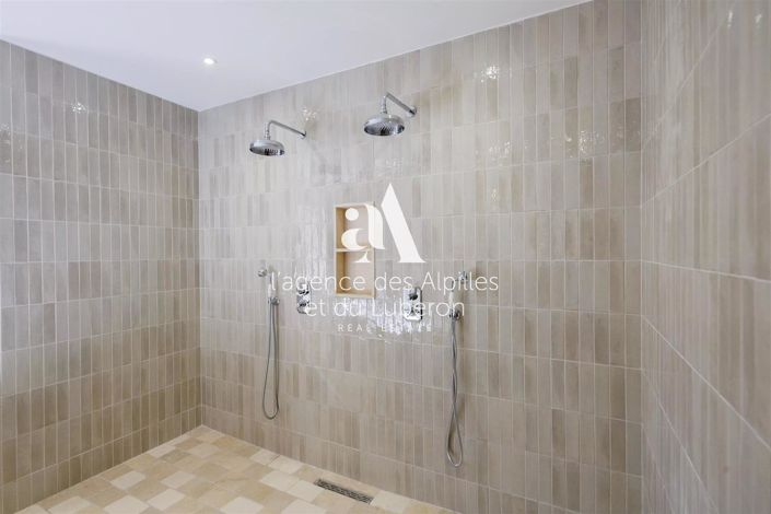 Image No.26-6 Bed House for sale