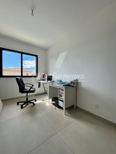 Image No.18-4 Bed House for sale