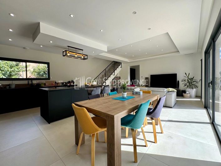 Image No.8-4 Bed House for sale