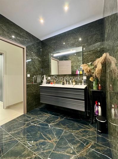 Image No.9-4 Bed House for sale