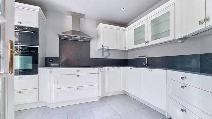 Image No.11-2 Bed House for sale