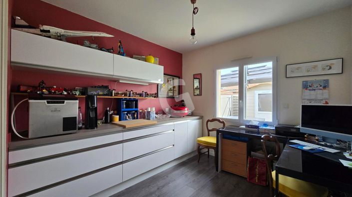 Image No.16-6 Bed House for sale