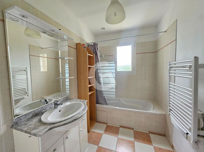 Image No.11-3 Bed House for sale