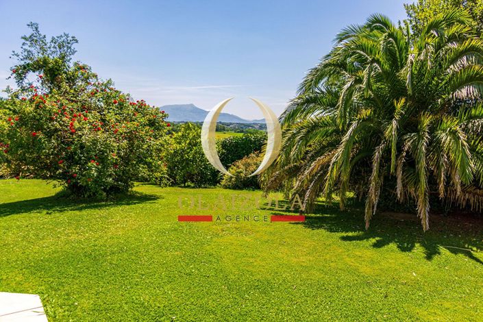 Image No.10-3 Bed Property for sale