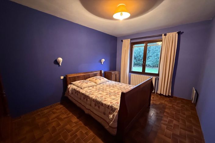 Image No.10-3 Bed House for sale