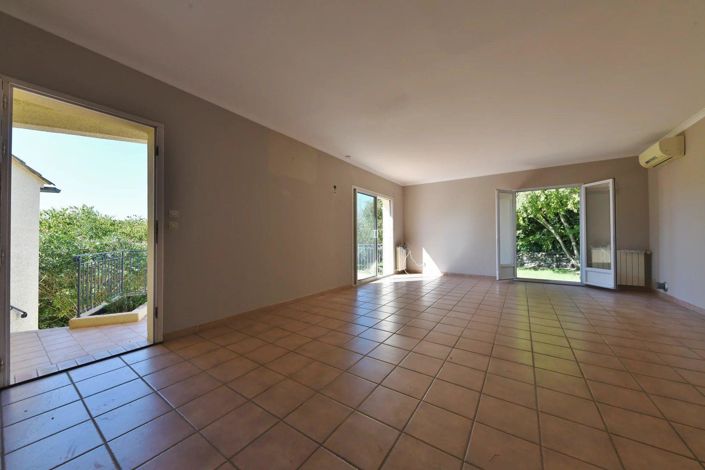 Image No.2-4 Bed House for sale