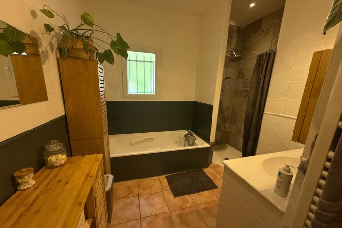 Image No.7-4 Bed House for sale