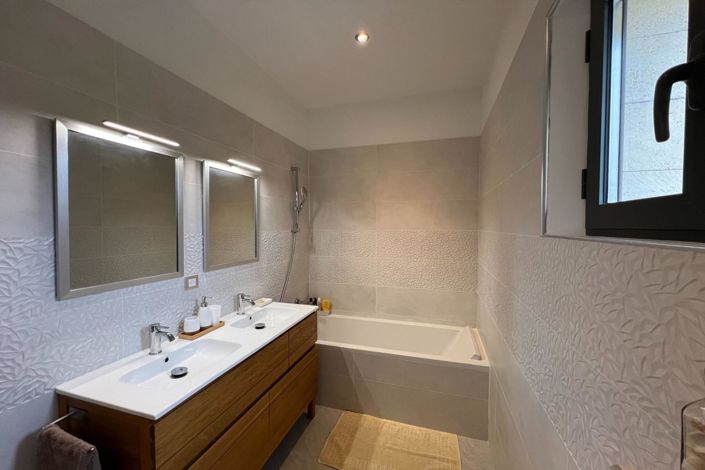 Image No.5-Maison de 4 chambres à vendre à Uzès