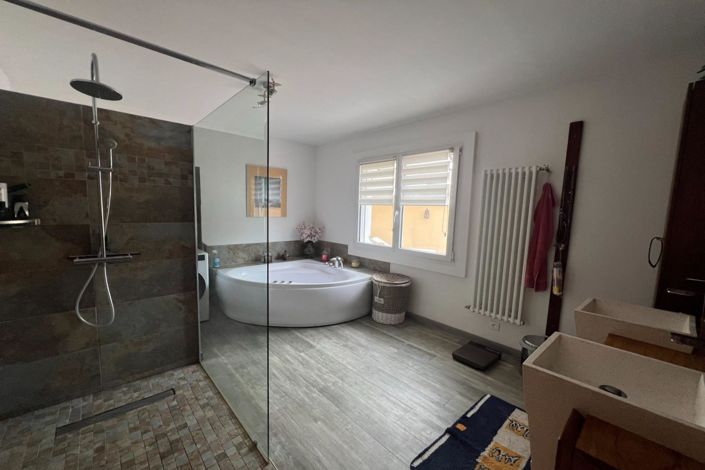 Image No.9-3 Bed House for sale