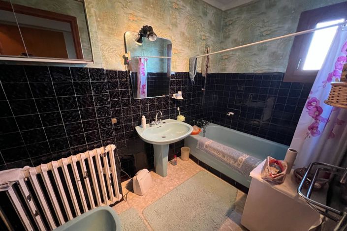 Image No.8-4 Bed House for sale