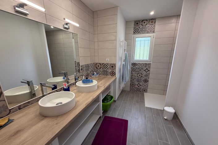 Image No.7-4 Bed House for sale