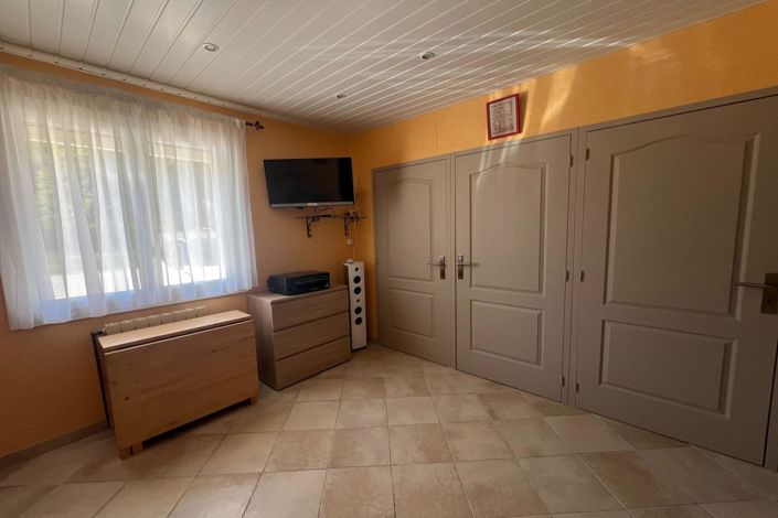 Image No.11-6 Bed House for sale